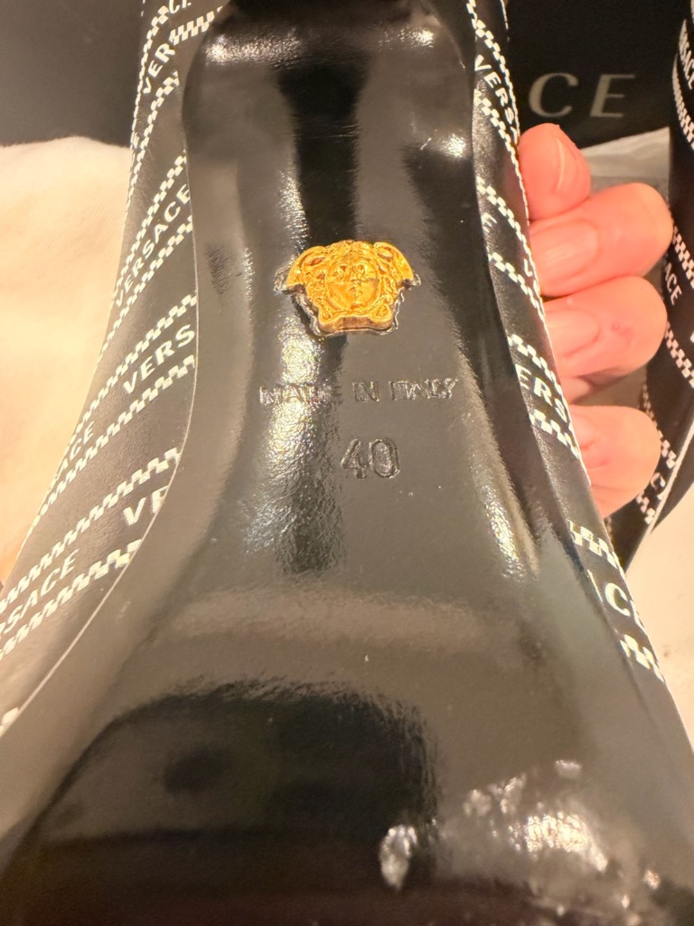 Great condition Versace black and white tribute logo heels - Picture 9 of 10